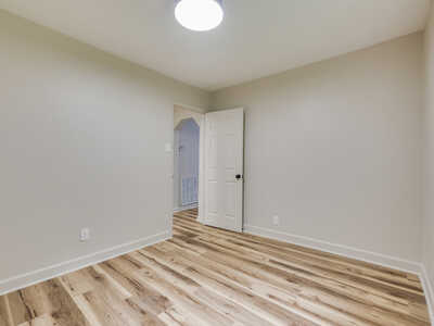 Suffolk Ave photo 6
