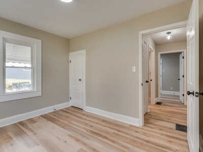 GLEN AVE photo 7